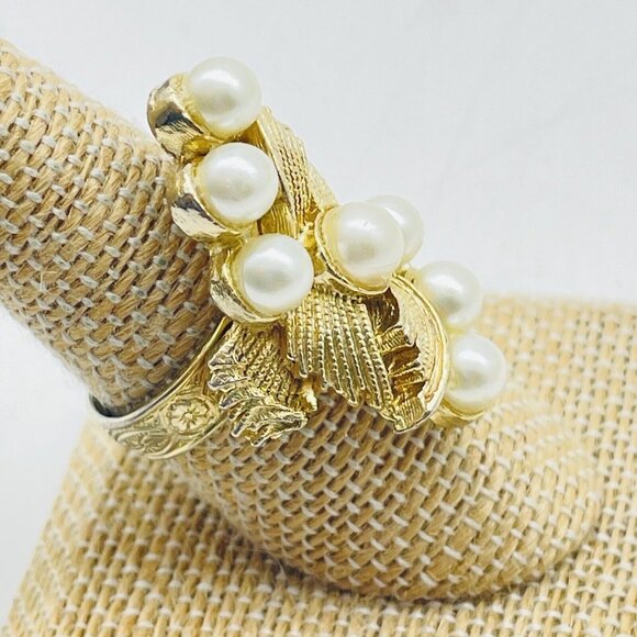 Simulated Pearl Cascade Dinner Ring Gold Tone S Curve Ribbon Etching Classic - Picture 6 of 6